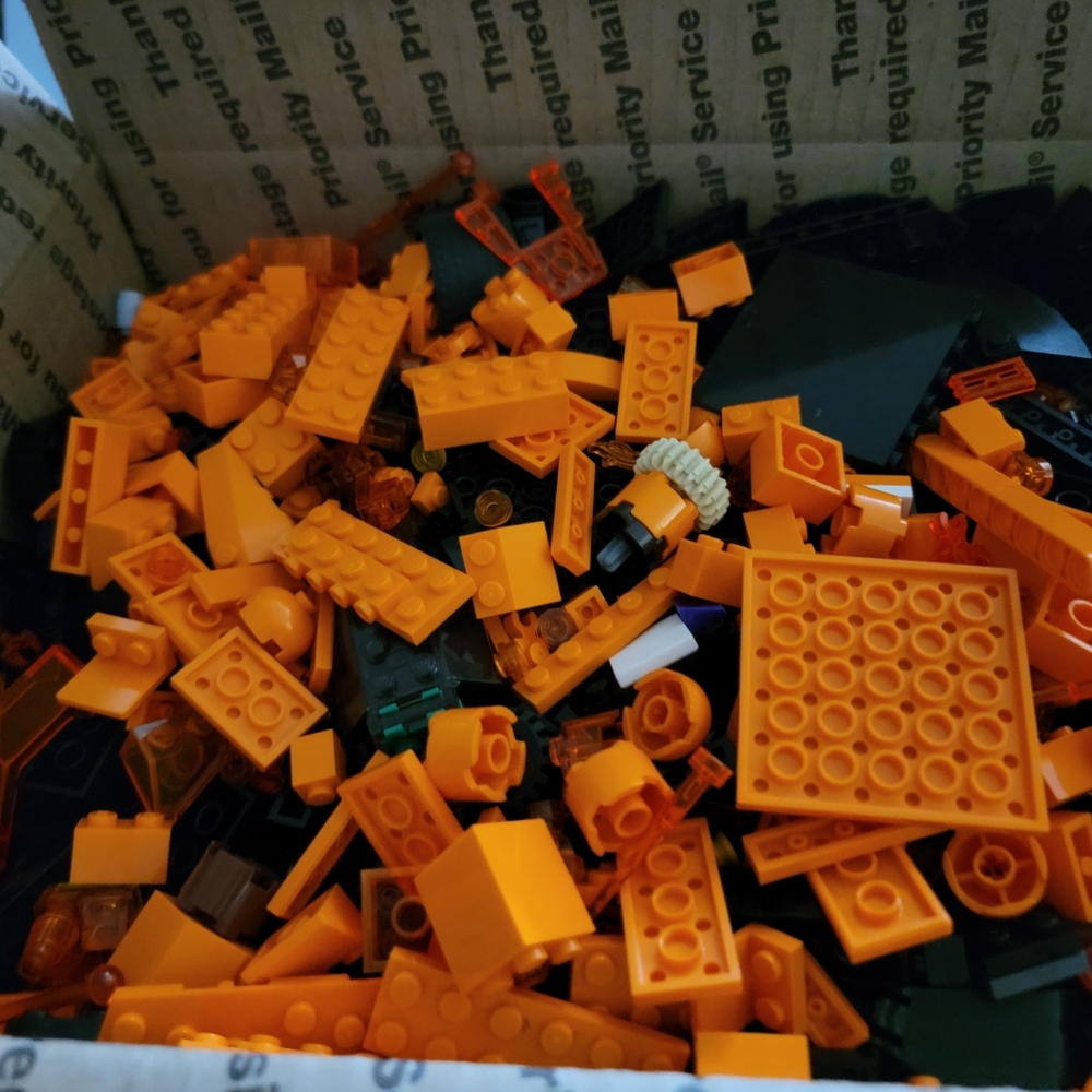 LEGO Bulk lot is almost 5lb (LOT 1)